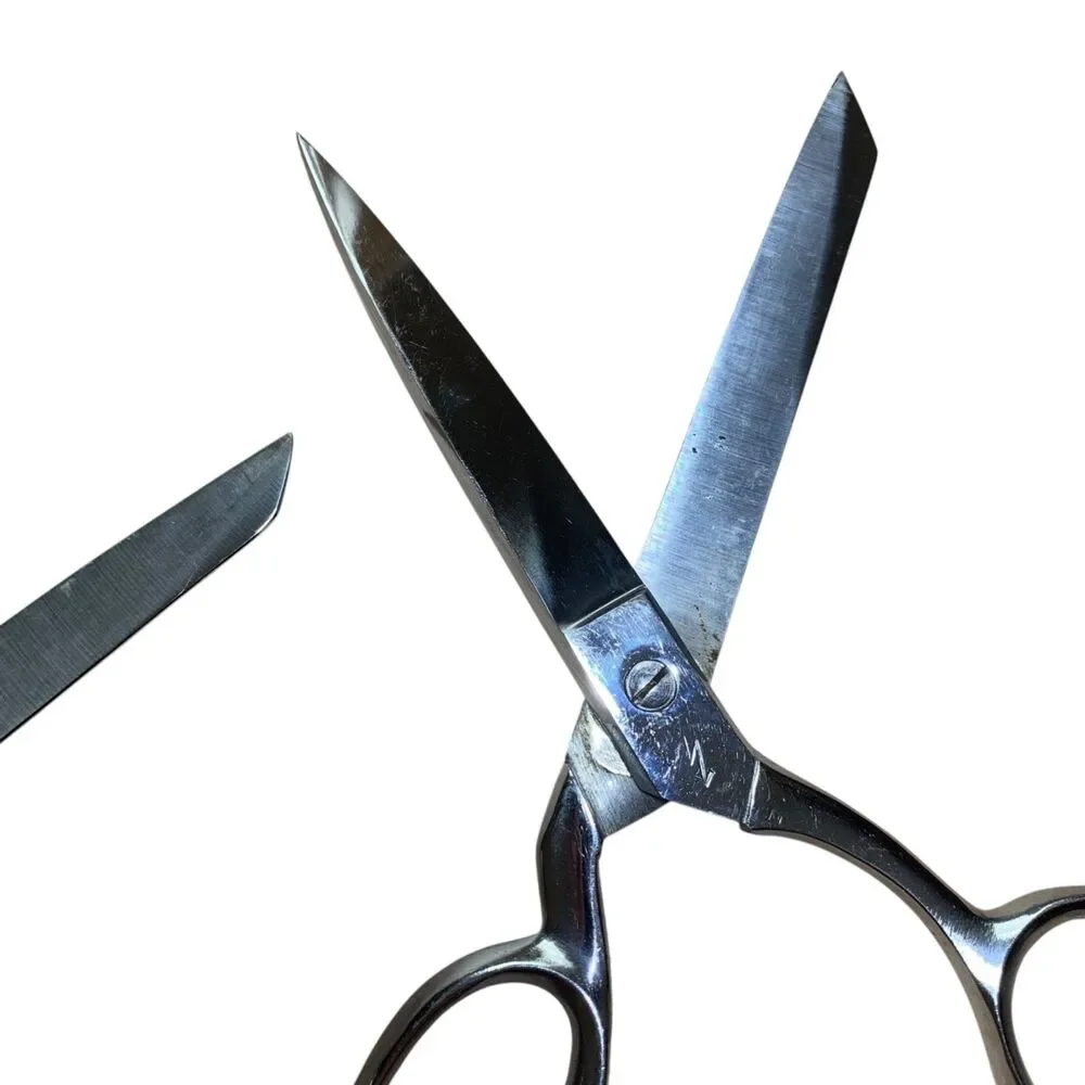 Vintage Hot Drop Set of 2 Forged Steel Scissors Italy 7in 8in Seamstress Sewing